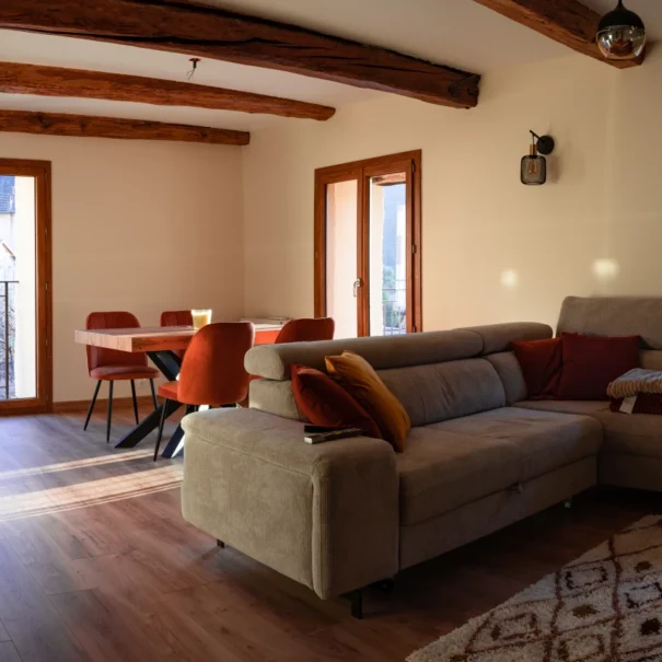 Salon spacieux et lumineux