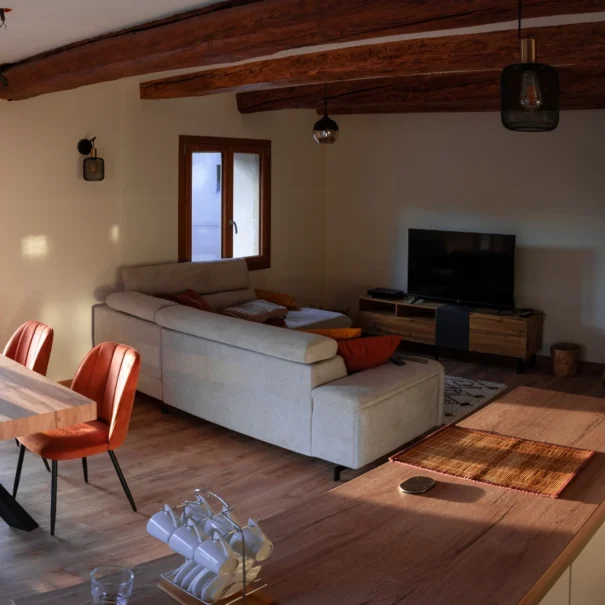 Salon spacieux et lumineux