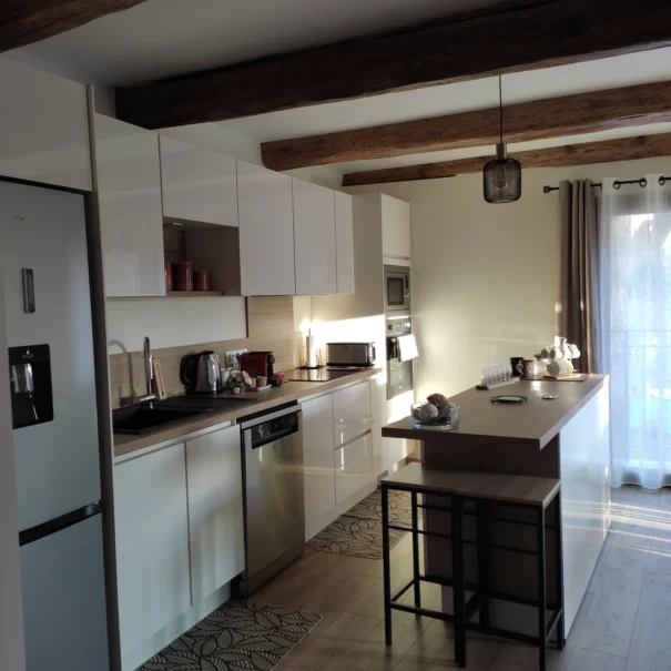 Cuisine équipée et fonctionnelle