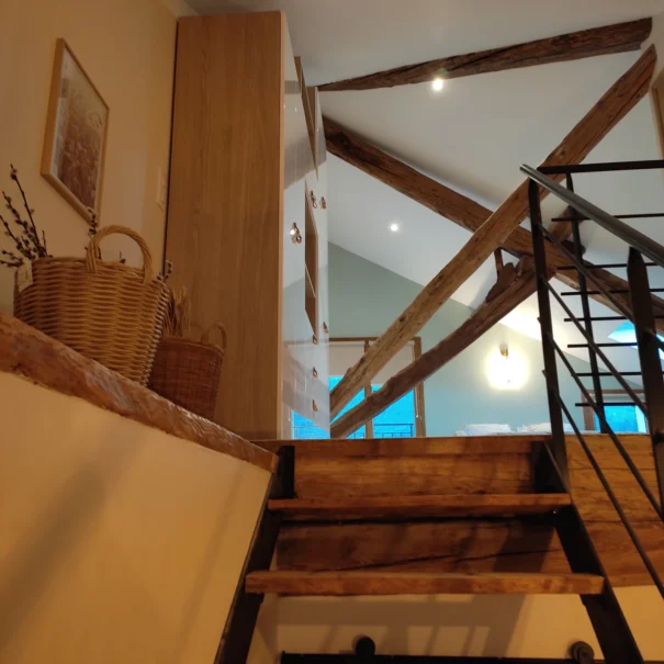 Escalier intérieur menant à l’étage