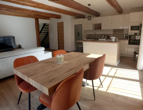 Salon spacieux et lumineux