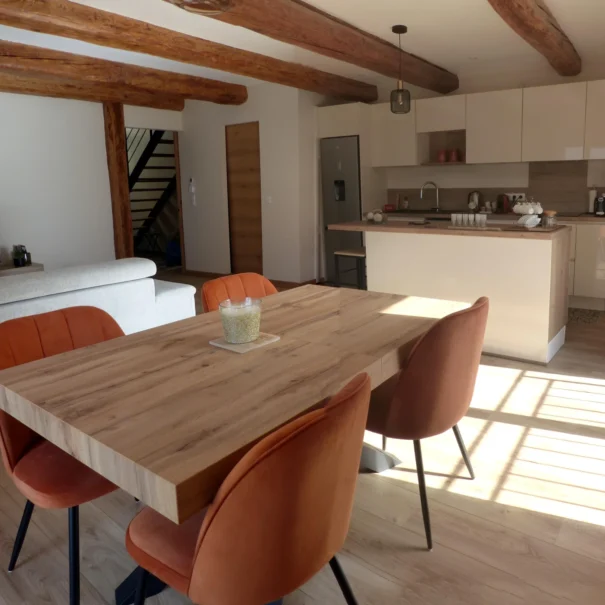 Salon spacieux et lumineux