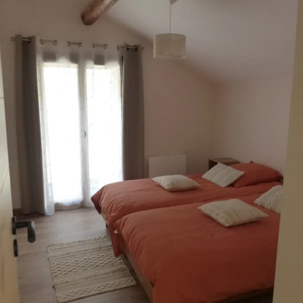 Chambre du bas avec 2 lits simples