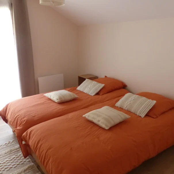 Chambre du bas avec 2 lits simples