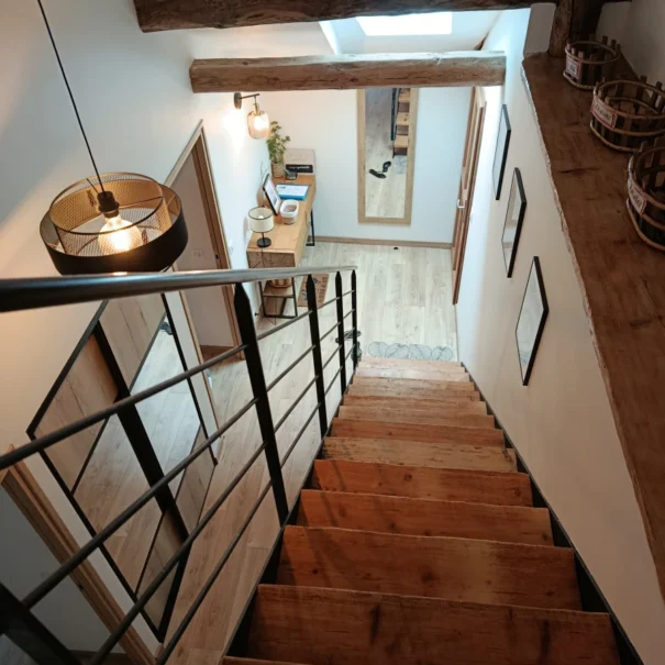 Escalier intérieur menant à l’étage