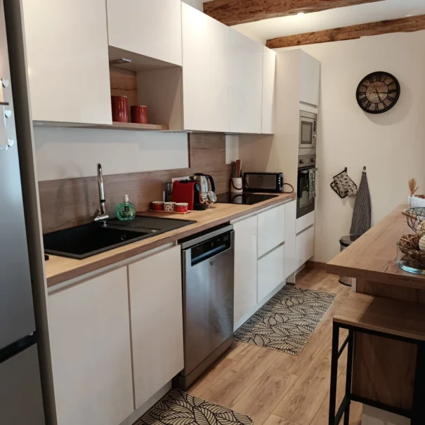 Cuisine équipée et fonctionnelle