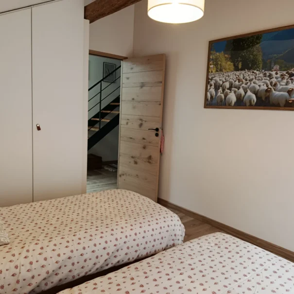 Chambre du bas avec 2 lits simplesi