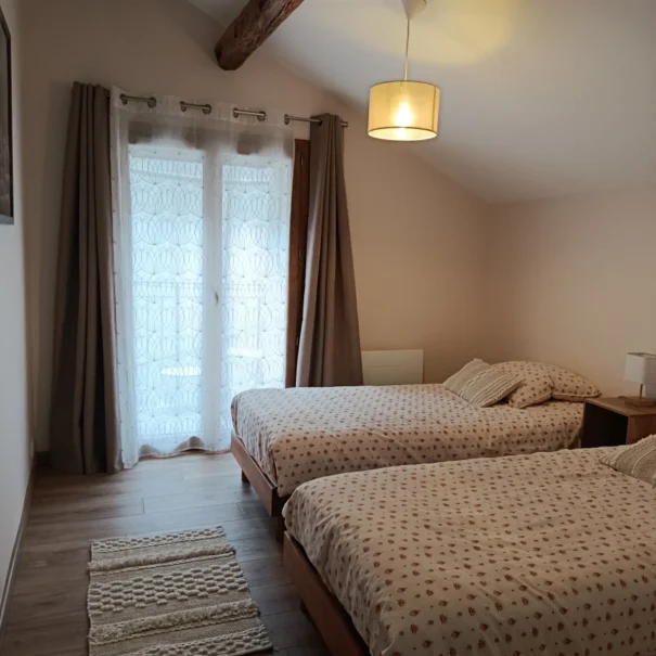 Chambre du bas avec 2 lits simplesi